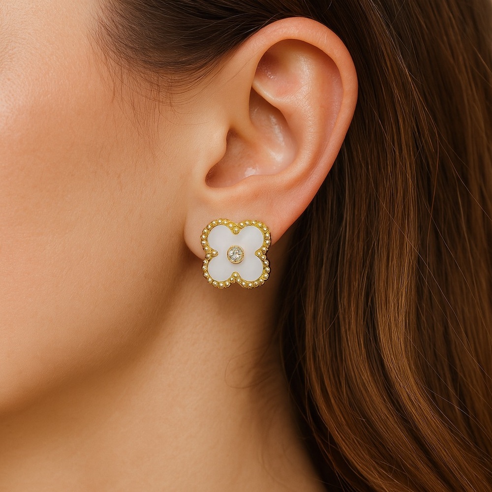 LE CENTRE DU MONDE Earrings Gold Tone White Clover Studs Rhinestone Accent